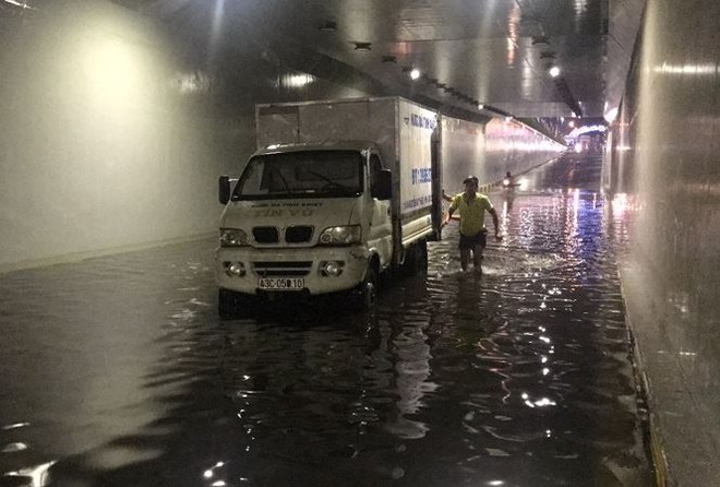 Vì sao hầm chui trăm tỷ ở Đà Nẵng thành “hồ” sau một cơn mưa? 