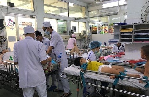 Giữa tâm dịch bệnh tay chân miệng và sởi: Không để lây nhiễm chéo!