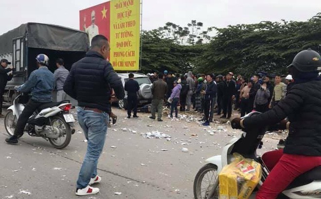 Video: Hà Nội: Ô tô gây tai nạn liên hoàn, 4 người thương vong