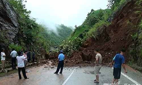 Cao Bằng sạt lở nghiêm trọng, ba người bị vùi trong bùn đất