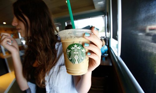 Ông lớn Starbucks bị kiện vì lừa dối khách