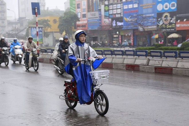 Có nên mua xe điện chống nước đi được trời mưa?