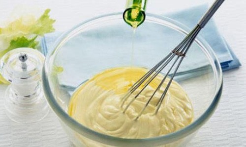 Dưỡng tóc bằng mặt nạ… mayonnaise