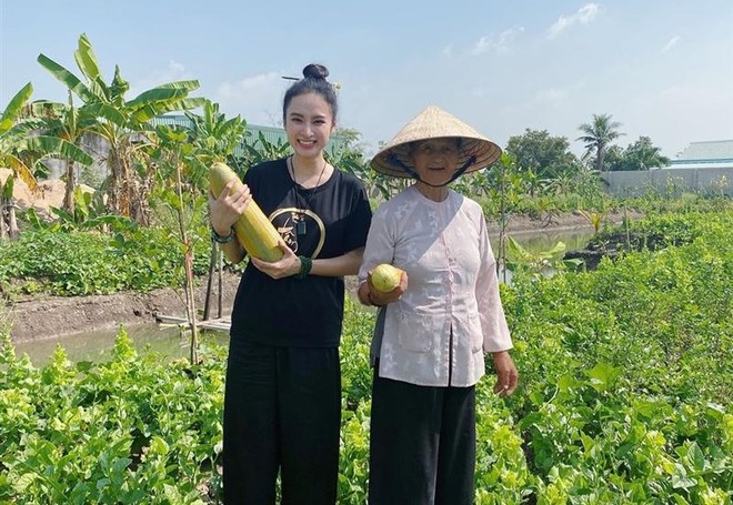 Angela Phương Trinh khoe cuộc sống bình dị khi trở về quê nội