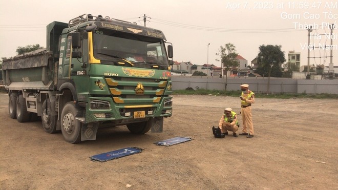 Dẹp nạn xe chở quá tải trên đường