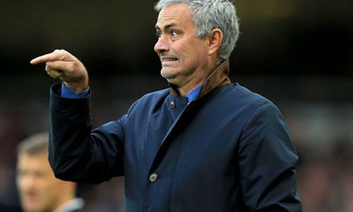 Cầu thủ Chelsea tin Mourinho sẽ bị “trảm"