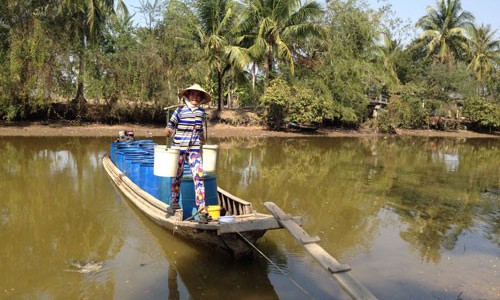 Nhịn ăn để mua nước