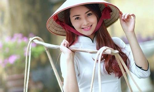 MC hotgirl của VTV khiếp sợ sự phán xét của dân mạng