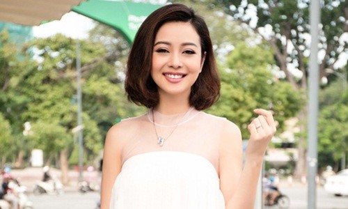 Jennifer Phạm sinh con trai thứ 3 trong ngày Giáng sinh