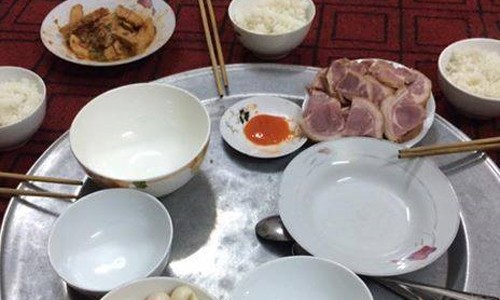 Chết ngất mâm cơm nhà bạn trai khi đưa người yêu về ra mắt