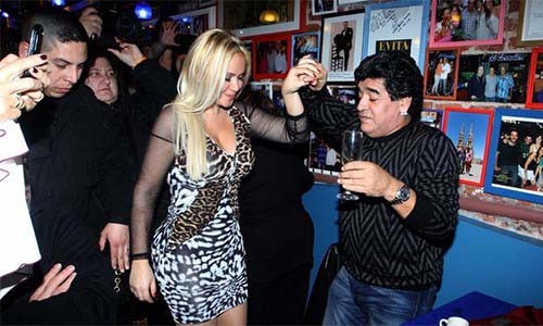 “Chuyện ấy” của Maradona được người tình chấm điểm 10/10