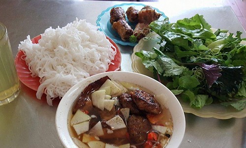 Loạn giá thịt lợn, cửa hàng bún chả mừng thầm 