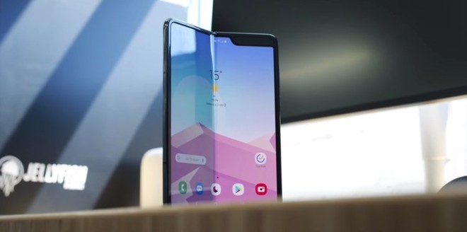 Vì sao Samsung phải hủy bán Galaxy Fold trên toàn cầu? 