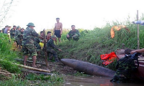 Cho nổ an toàn quả bom gần 1 tấn tại Hải Dương