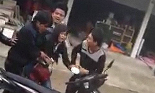 Video: Cô gái H'Mông gào khóc vì bị thanh niên bắt về làm vợ