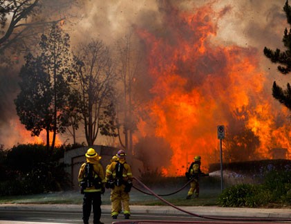 Kinh hoàng cháy rừng bao phủ California