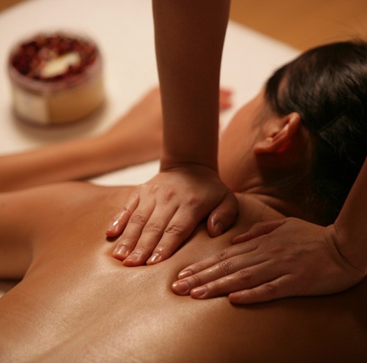 Massage giảm béo từng bộ phận cơ thể phái đẹp 