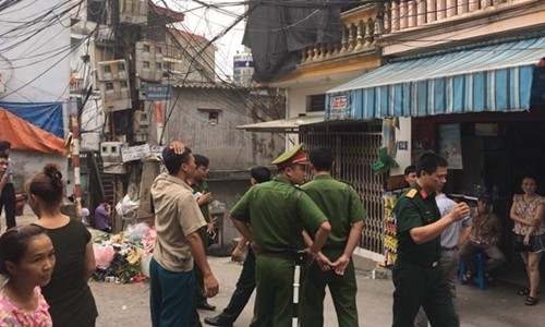 Nghi vấn đặt mìn trước cửa nhà dân giữa Hà Nội