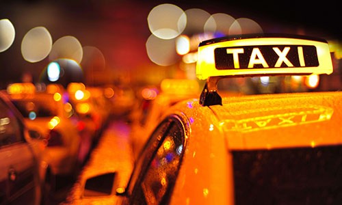 Mâu thuẫn vì taxi không chở khách, một người bị đâm chết