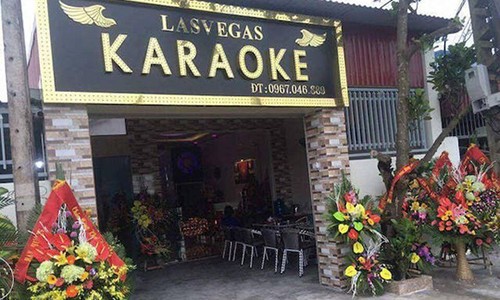 Nhân viên quán karaoke đâm chết đồng nghiệp vì...tới muộn