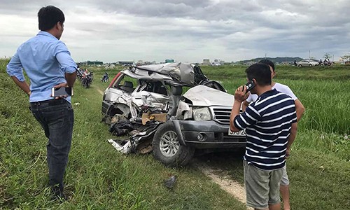 Kinh hoàng hiện trường 4 người bị tàu hỏa đâm thương vong ở Nghệ An