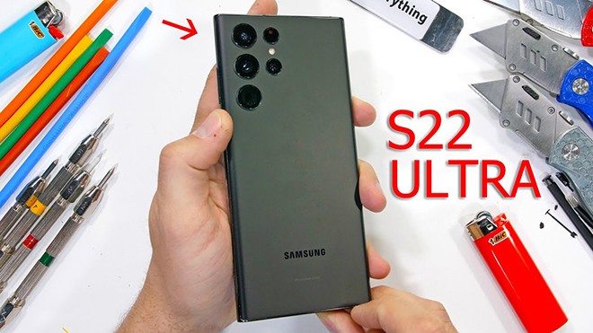 Galaxy S22 Ultra "sống sót" sau thử nghiệm bẻ cong