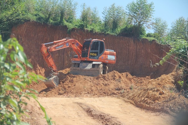 Bài cuối - “Đất tặc” ngang nhiên xẻ đồi, khoét núi ở Thái Nguyên: Cách chức Phó Chủ tịch xã Thành Công