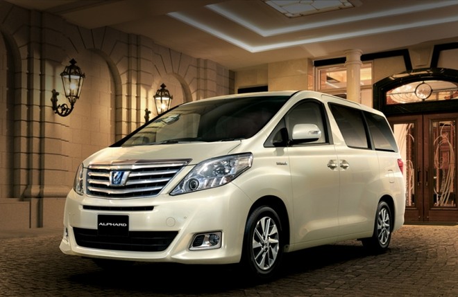 Toyota Alphard, xế hộp 2 tỷ đồng dành cho người già