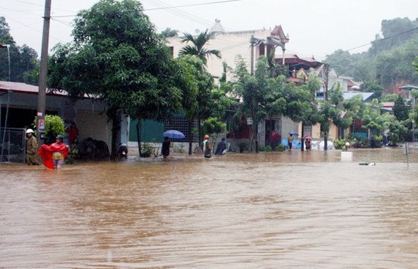 Sạt lở đất vùi chết 7 người ở Hà Giang