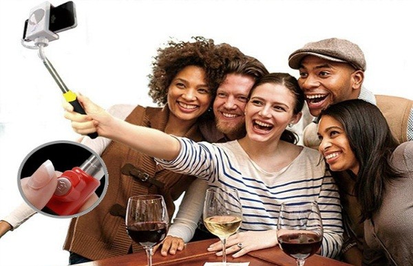 Gậy “tự sướng” selfie stick... dùng có sướng?