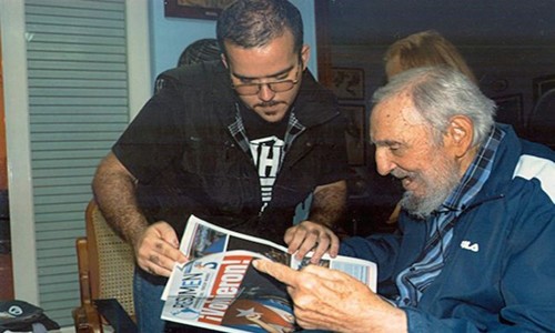 Cựu chủ tịch Fidel Castro xuất hiện sau 6 tháng vắng bóng