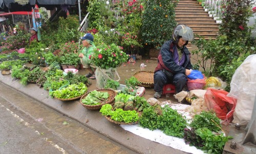 Đi chợ phiên độc, dị giá bèo nhất Hà Nội