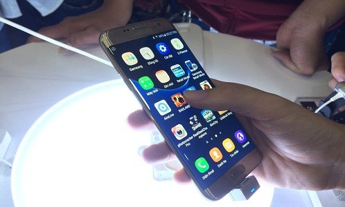 Có nên mua Samsung Galaxy S7 đắt đỏ lúc này? 