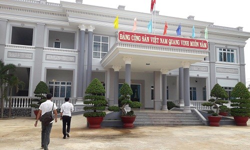 Cả nhà thăng tiến thần tốc làm “quan huyện” ở Gia Lai