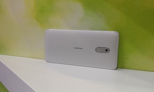 Chi tiết về Nokia 6 màu bạc cháy hàng tại Trung Quốc