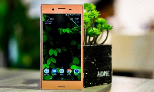 Cận cảnh Xperia XZ Premium phiên bản màu hồng