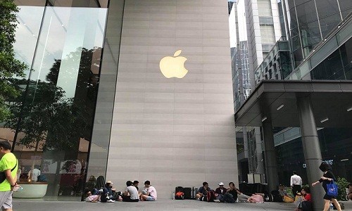 Hình ảnh người Việt mòn mỏi xếp hàng chờ mua iPhone X