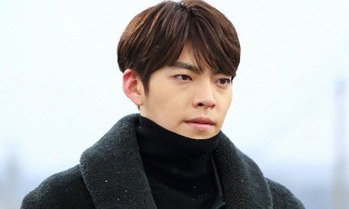 Chống chọi ung thư vòm họng, Kim Woo Bin còn bị "xù" nợ