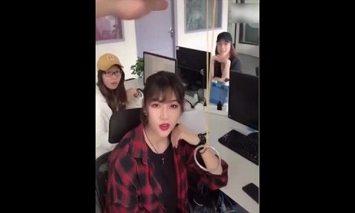 Video: “Lấy le” với gái xinh là cả một nghệ thuật