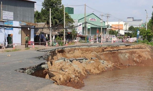 Ban bố tình trạng khẩn cấp với hàng loạt sự cố sạt lở ở Hà Nội