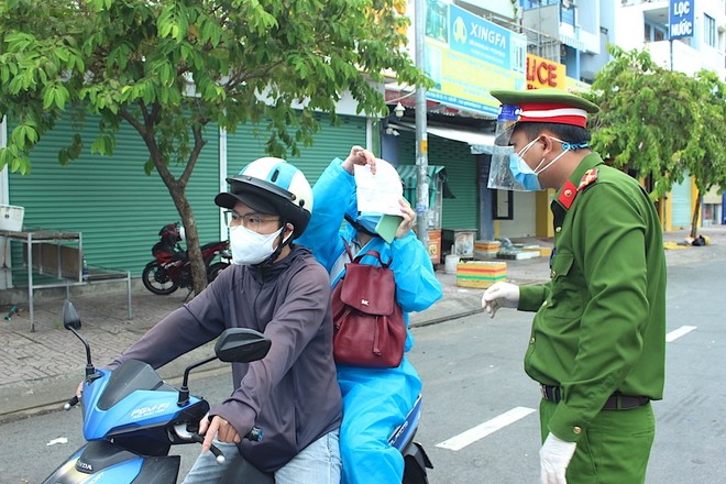 Mới: TP HCM không yêu cầu giấy đi đường đối với 3 nhóm đối tượng