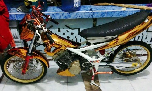 Rung rinh trước Suzuki Raider mạ vàng của dân chơi ngoại