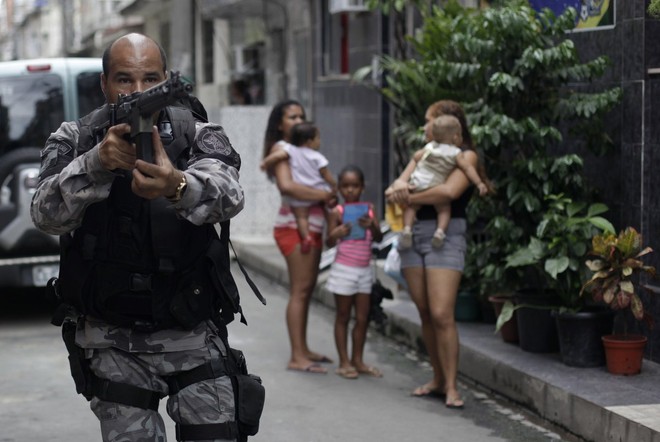 World Cup 2014: Cảnh sát Brazil truy quét băng đảng tại khu ổ chuột