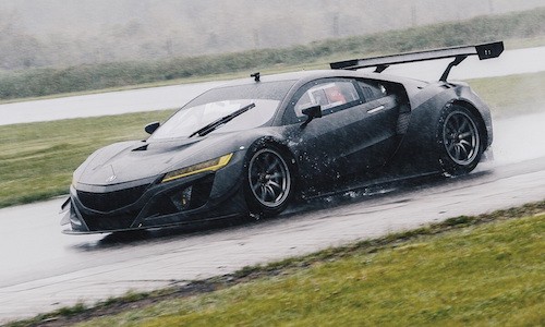 Acura “trưng hàng” siêu xe NSX GT3 để đánh bại Ferrari