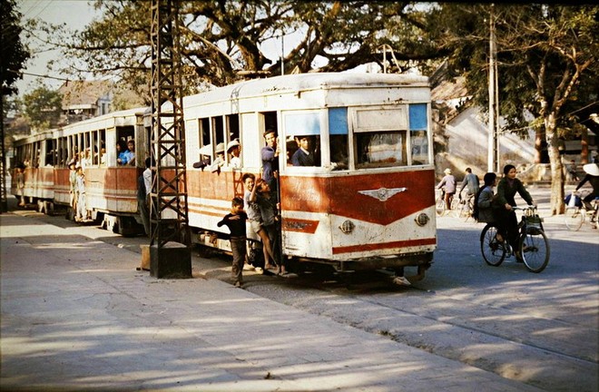 Ngắm loạt ảnh “chất như nước cất” về Hà Nội năm 1979 