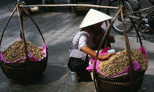 Hàng rong Sài Gòn 1966 qua ống kính phó nháy Mỹ