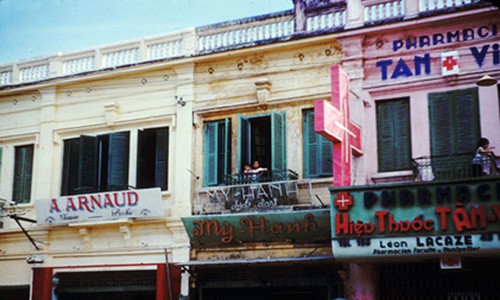 Đà Nẵng năm 1954 trong ảnh màu của Ronald B. Frankum