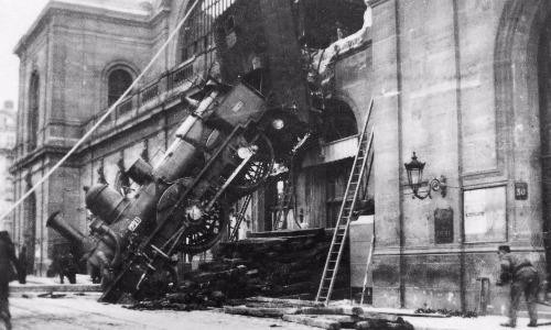 Kinh hoàng tàu hỏa đâm thủng tòa nhà ở Paris 1895