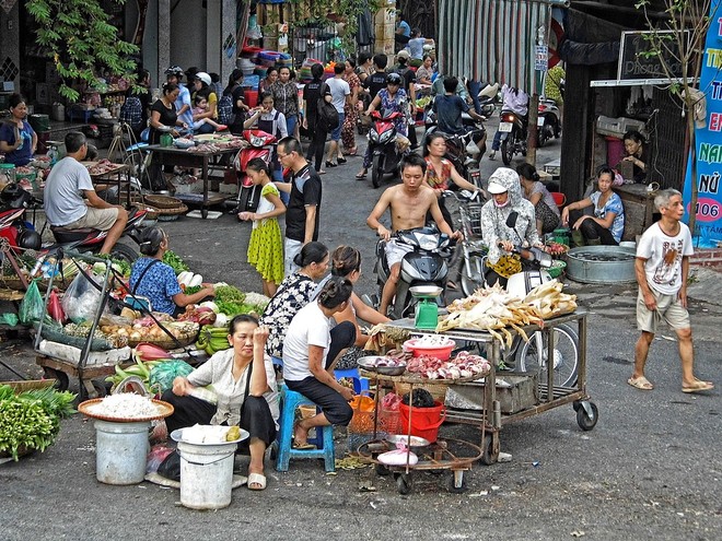 Chợ cóc Hà Nội hấp dẫn lạ thường qua ống kính Tây