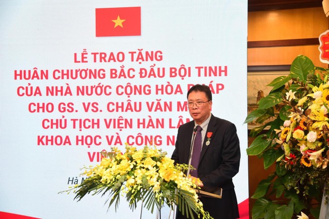 Nhà khoa học Việt nhận Huân chương Bắc đẩu Bội tinh của Pháp